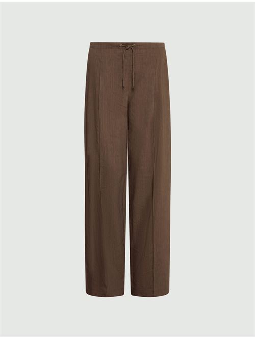 Lino e viscosa in un morbido tessuto stretch, per un pantalone che fa dello stile casual il suo stendardo. Perfetto per l'ufficio, per i momenti off duty, per le uscite estive con i sandali. MARELLA MONOCHROME | 26131311152001